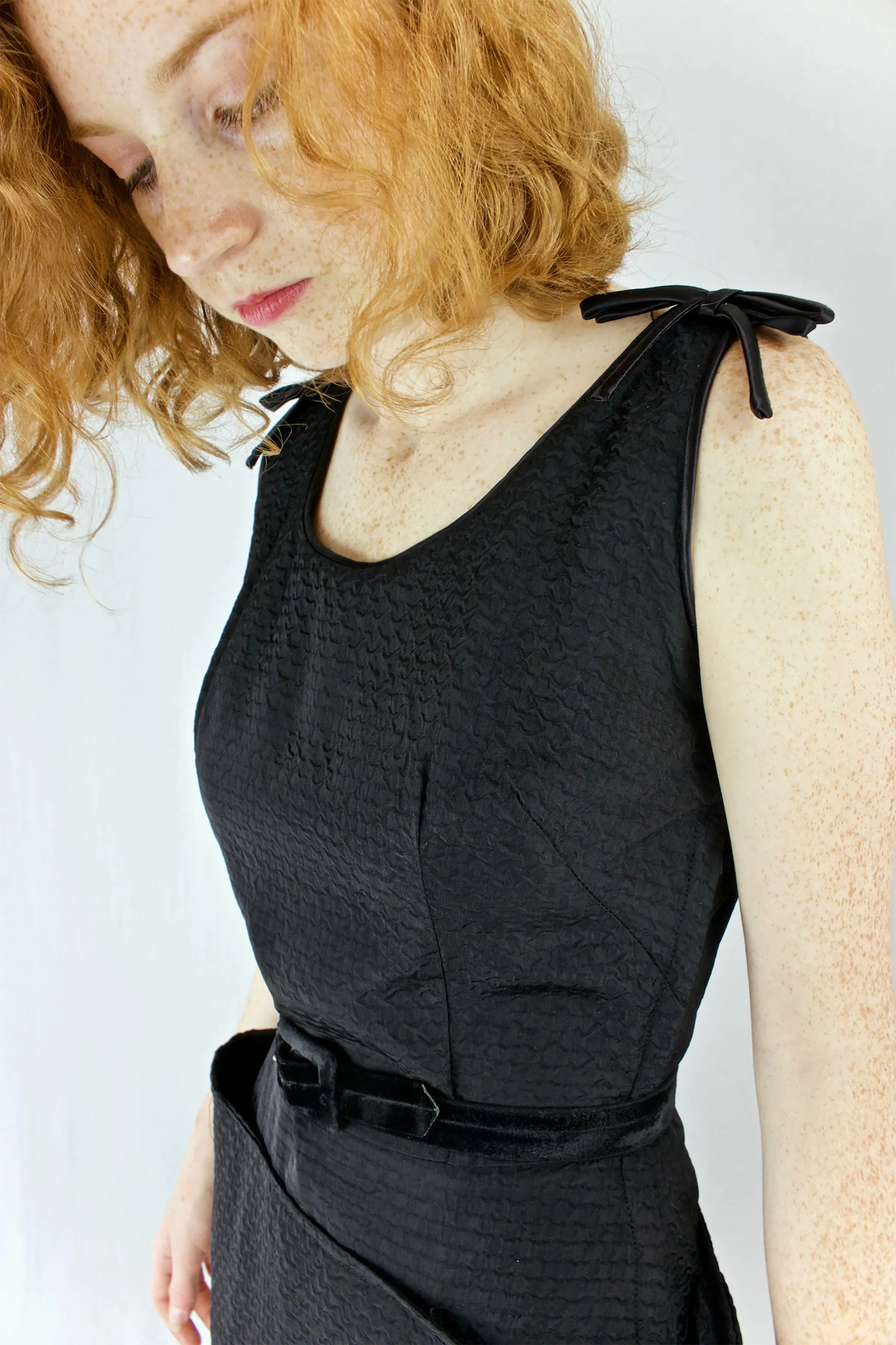 1950s Black Sleeveless Textured Wiggler Dress   w25"