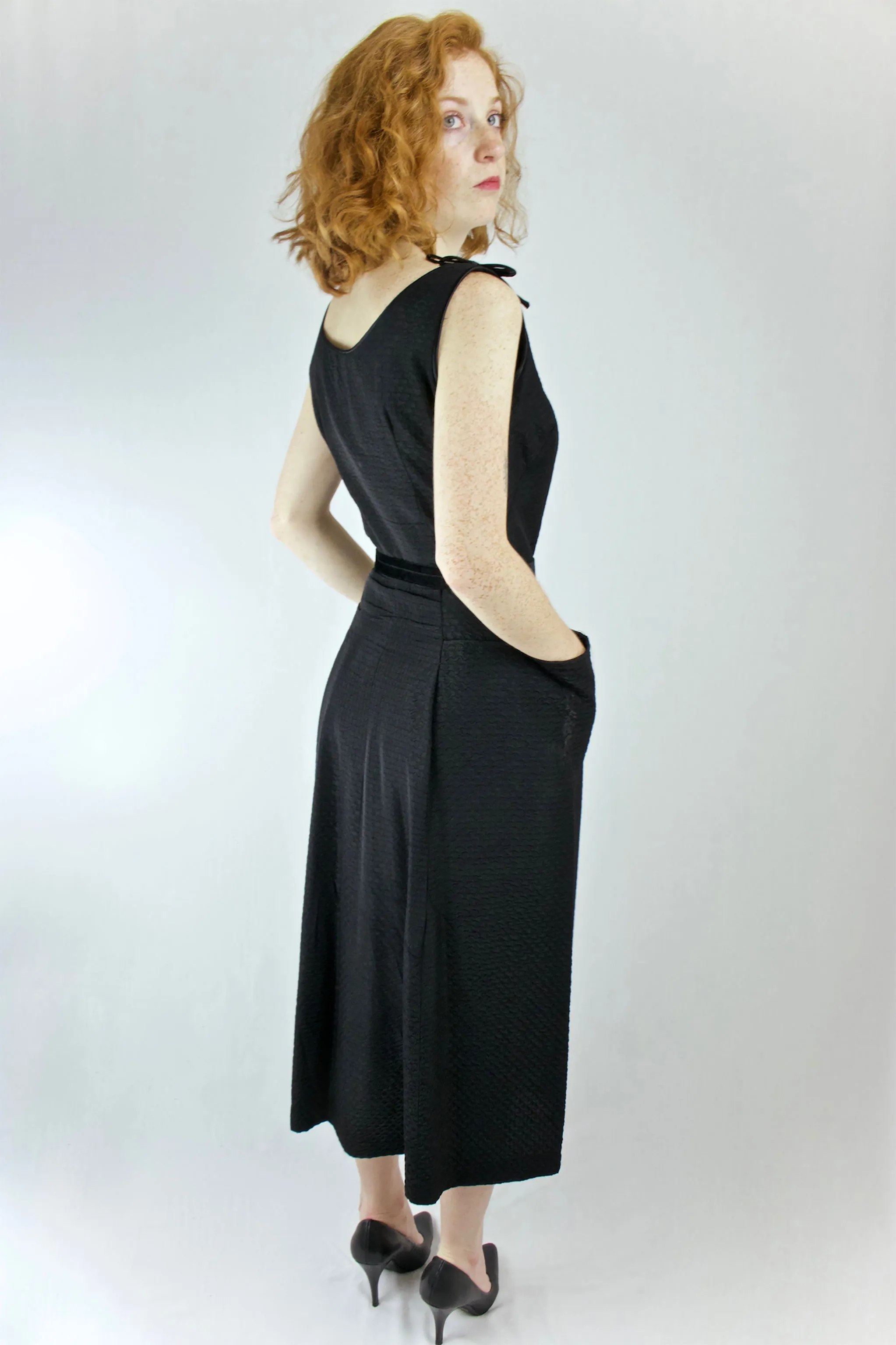 1950s Black Sleeveless Textured Wiggler Dress   w25"