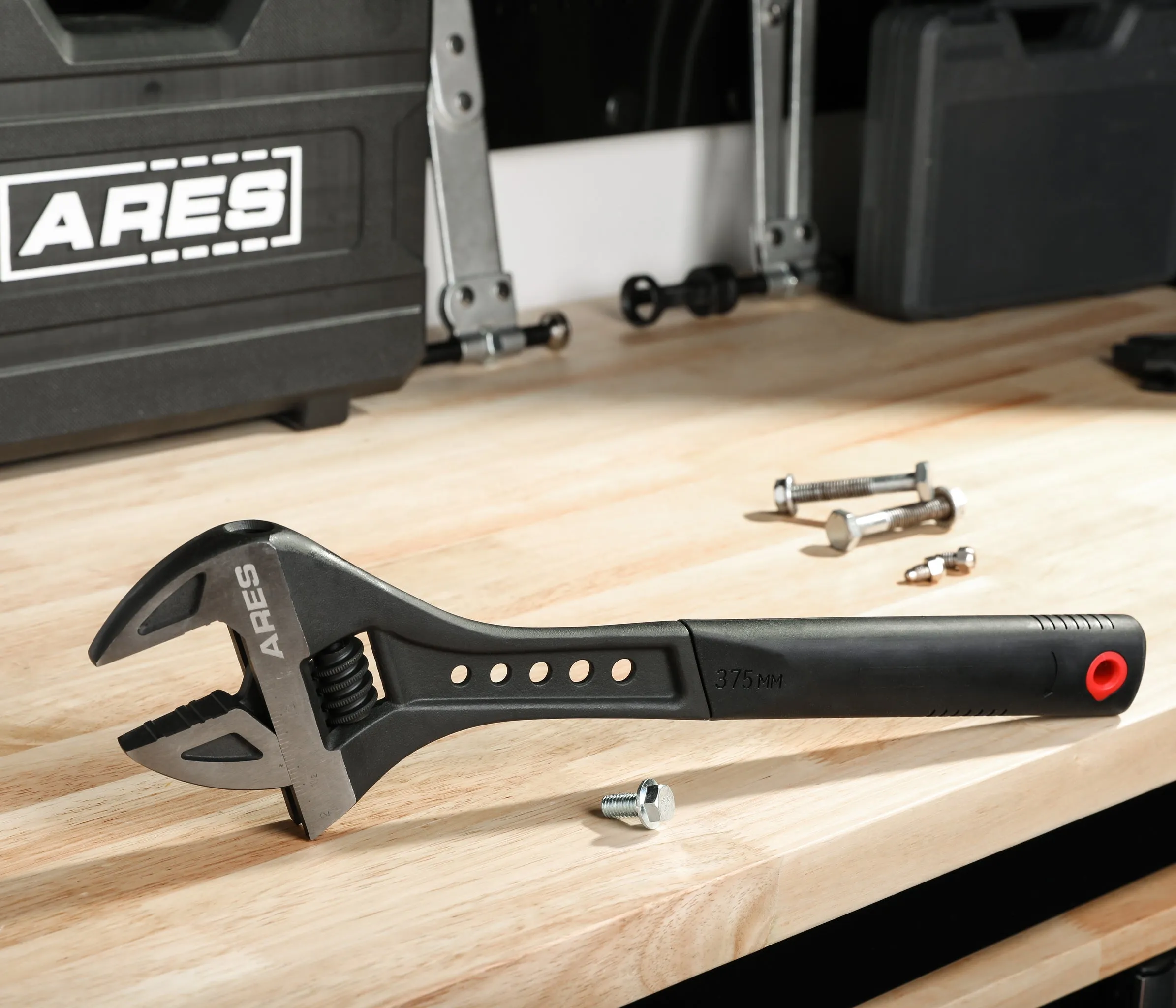 ARES 79005 - 15-Inch Adjustable Wrench